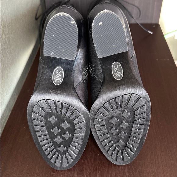 Sofft Boots (7.5) - Picture 8 of 11